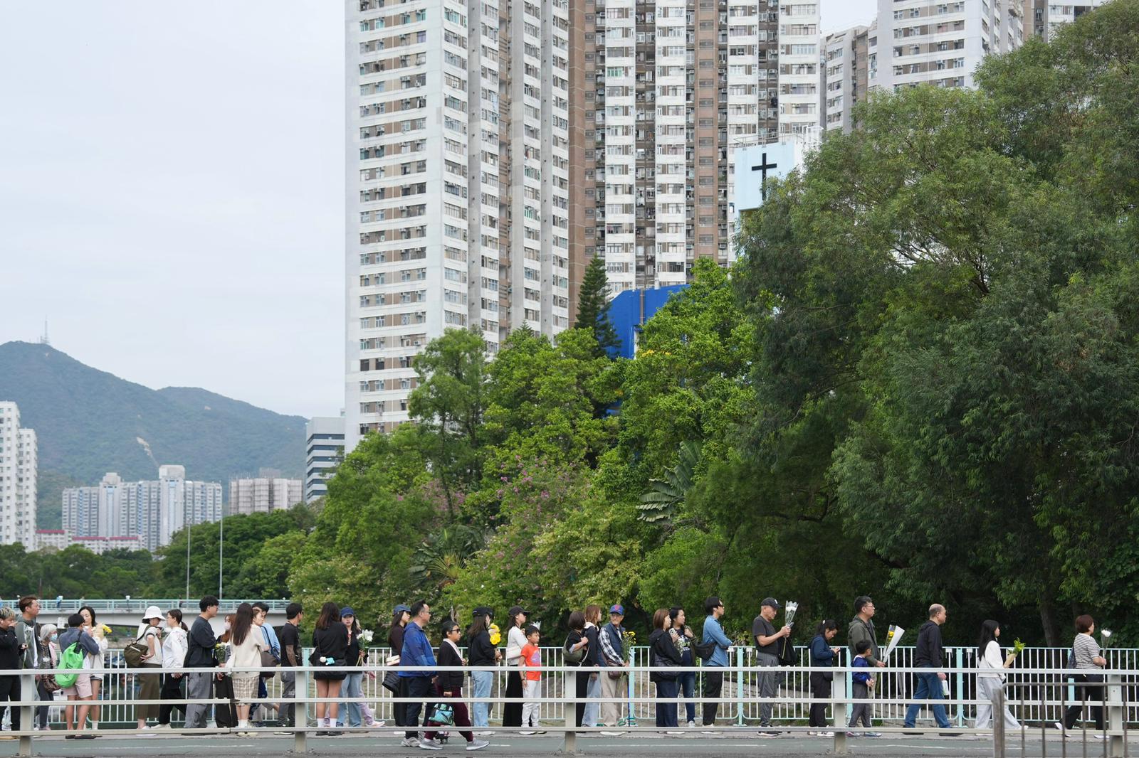 Những hình ảnh không thể nói nên lời 4 ngày sau hoả hoạn lịch sử tại Hong Kong (Trung Quốc)- Ảnh 9. Những hình ảnh không thể nói nên lời 4 ngày sau hoả hoạn lịch sử tại Hong Kong (Trung Quốc)- Ảnh 9.