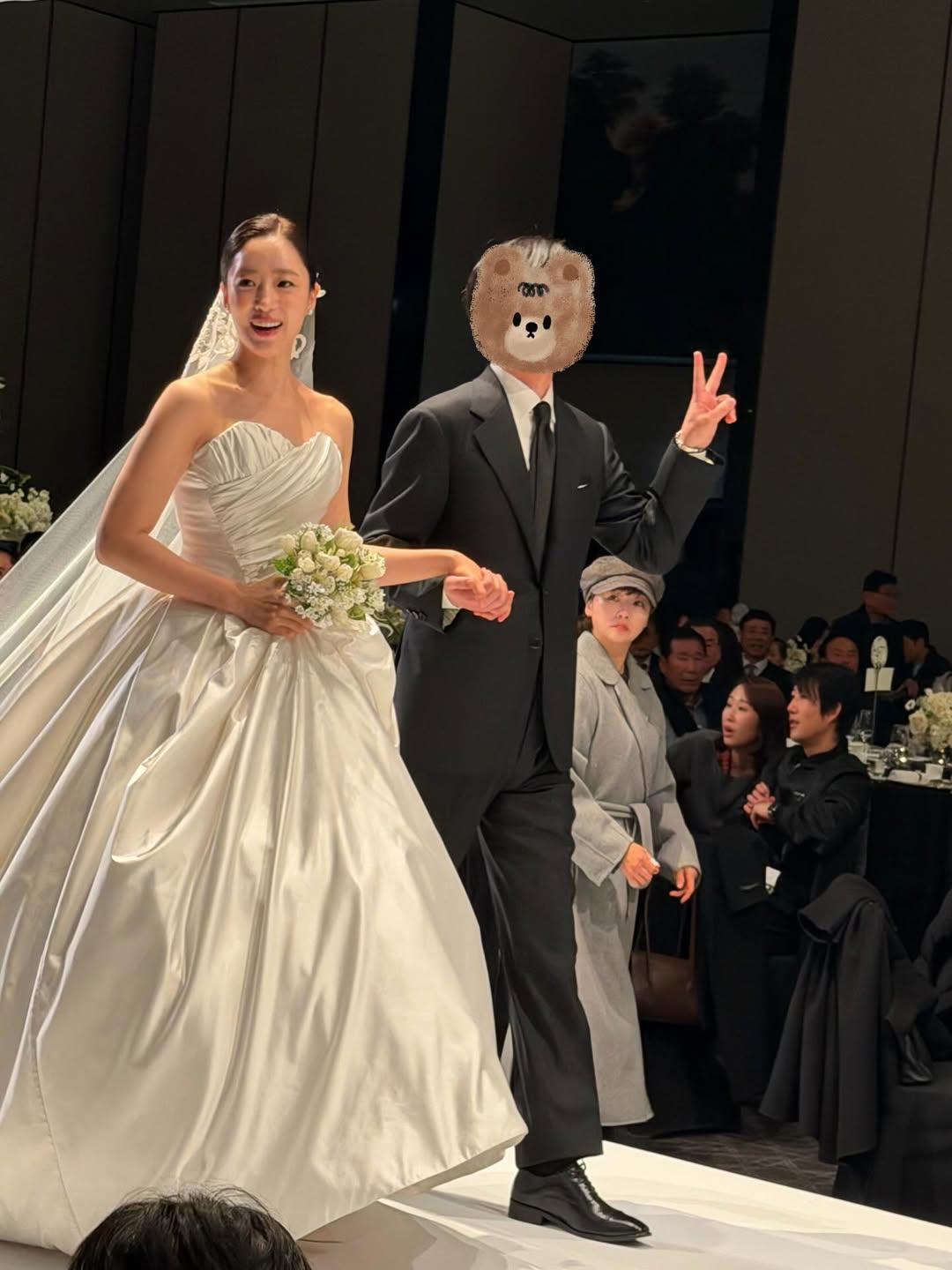 Đám cưới Eunjung: Cô dâu rơi nước mắt vì người mẹ quá cố, T-ara tái hợp làm fan phát sốt- Ảnh 4.