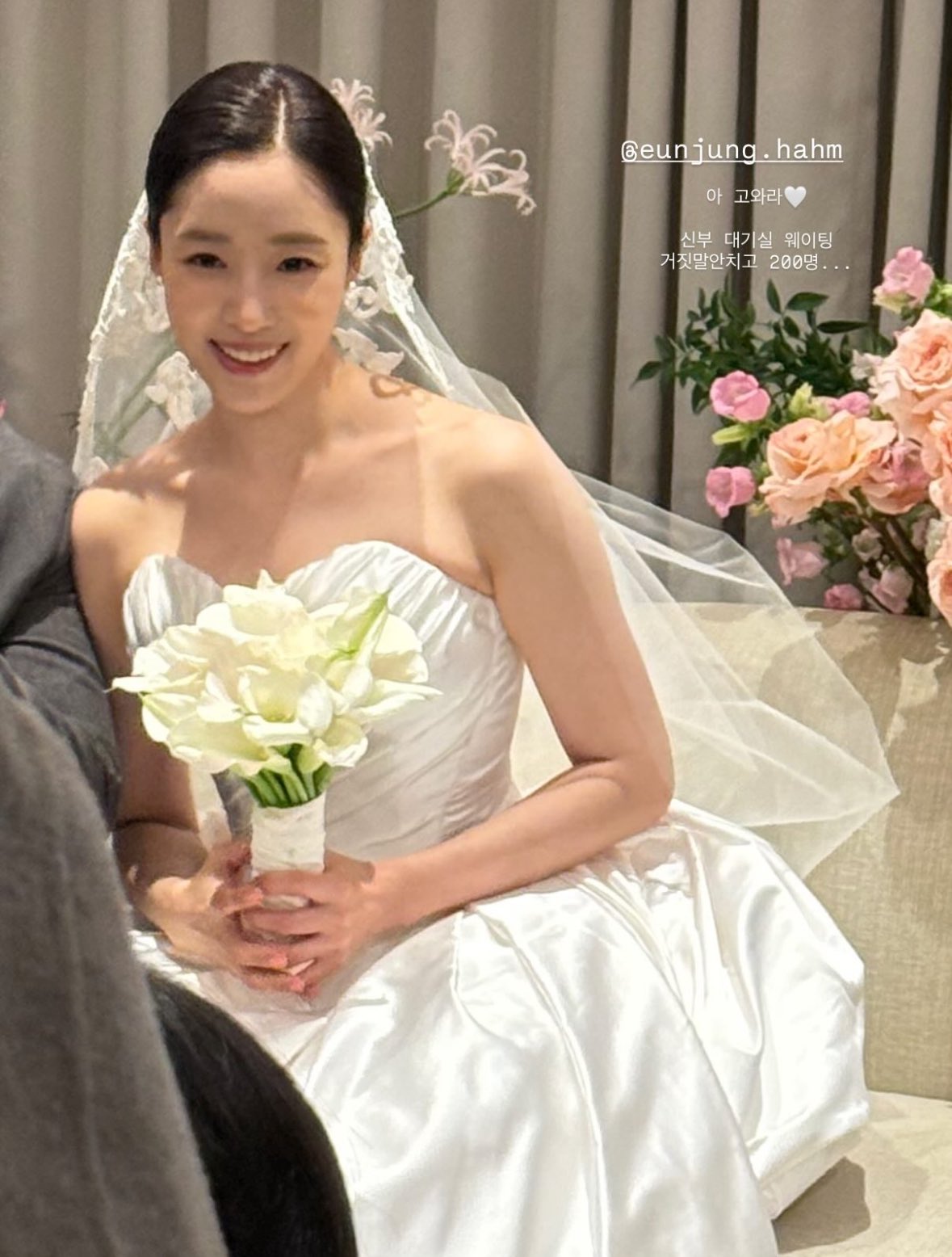 Đám cưới Eunjung: Cô dâu rơi nước mắt vì người mẹ quá cố, T-ara tái hợp làm fan phát sốt- Ảnh 1.