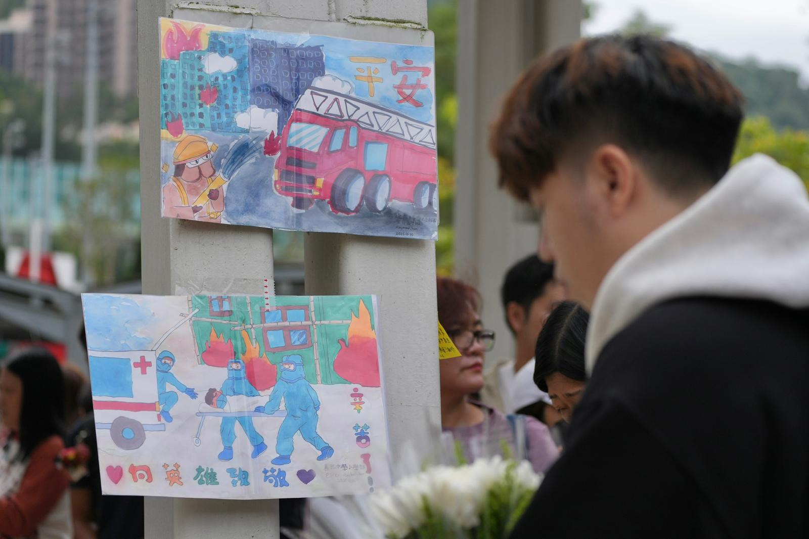 Những hình ảnh không thể nói nên lời 4 ngày sau hoả hoạn lịch sử tại Hong Kong (Trung Quốc)- Ảnh 8. Những hình ảnh không thể nói nên lời 4 ngày sau hoả hoạn lịch sử tại Hong Kong (Trung Quốc)- Ảnh 8.