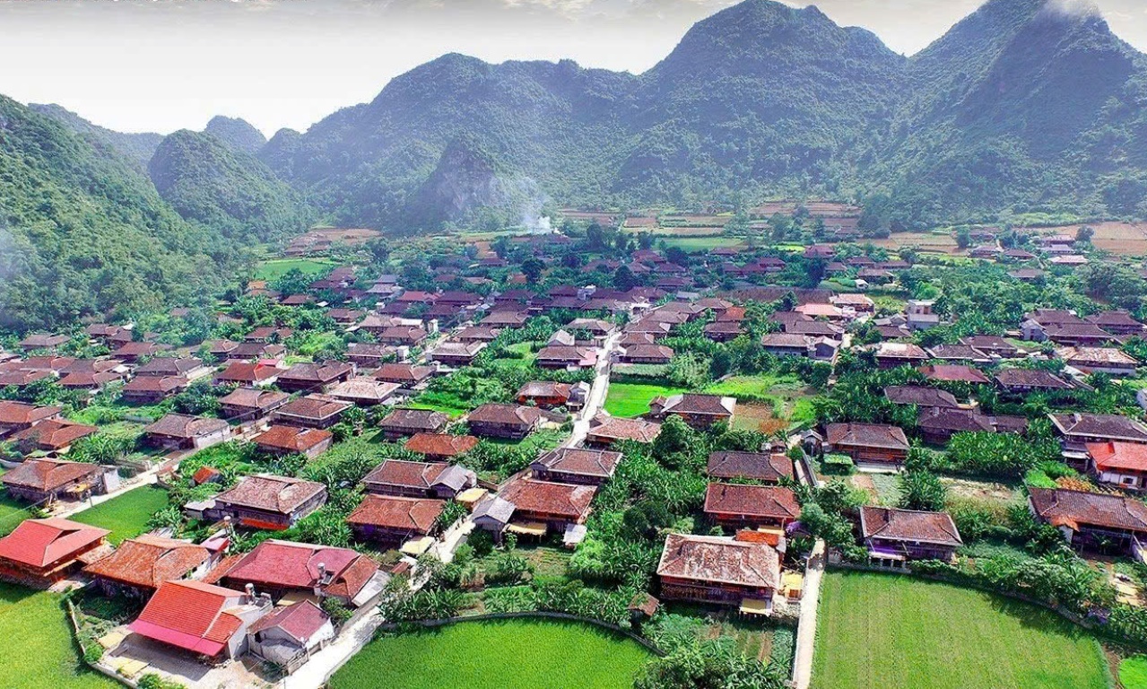 Chuyện ly kỳ ở Lạng Sơn: Hàng trăm ngôi nhà cùng quay về một hướng, cảnh tượng hiếm có!- Ảnh 1.