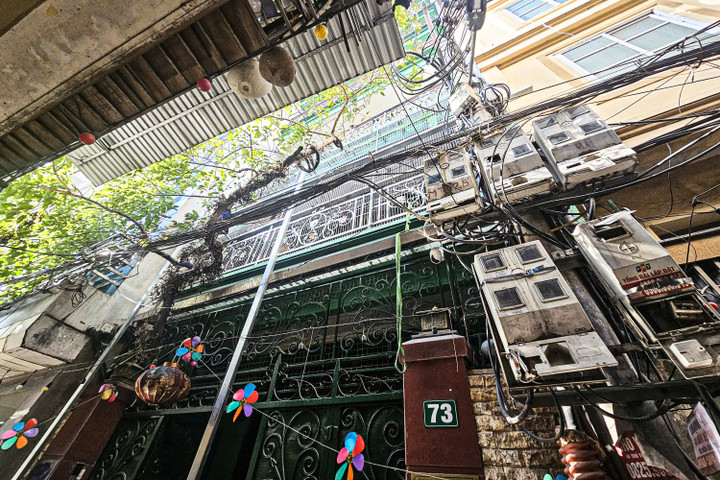 Cháy nhà 6 tầng trong ngõ sâu ở Hà Nội- Ảnh 1.