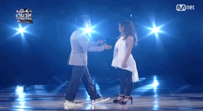 Sốc với nụ hôn nóng nhất lịch sử MAMA, 