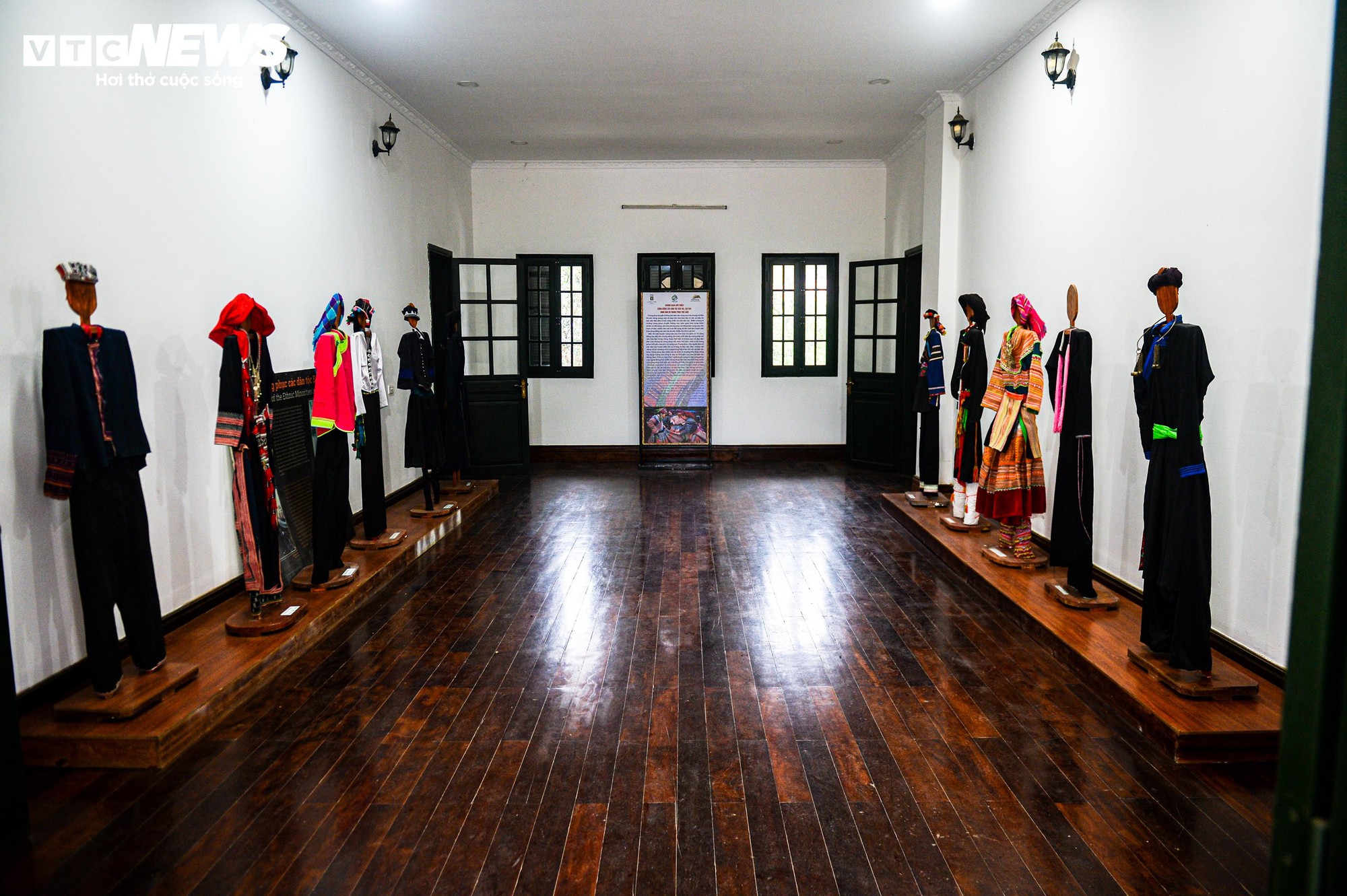 Dinh thự Vua Mèo khoác áo mới sau trùng tu, lộng lẫy giữa cao nguyên trắng- Ảnh 11.