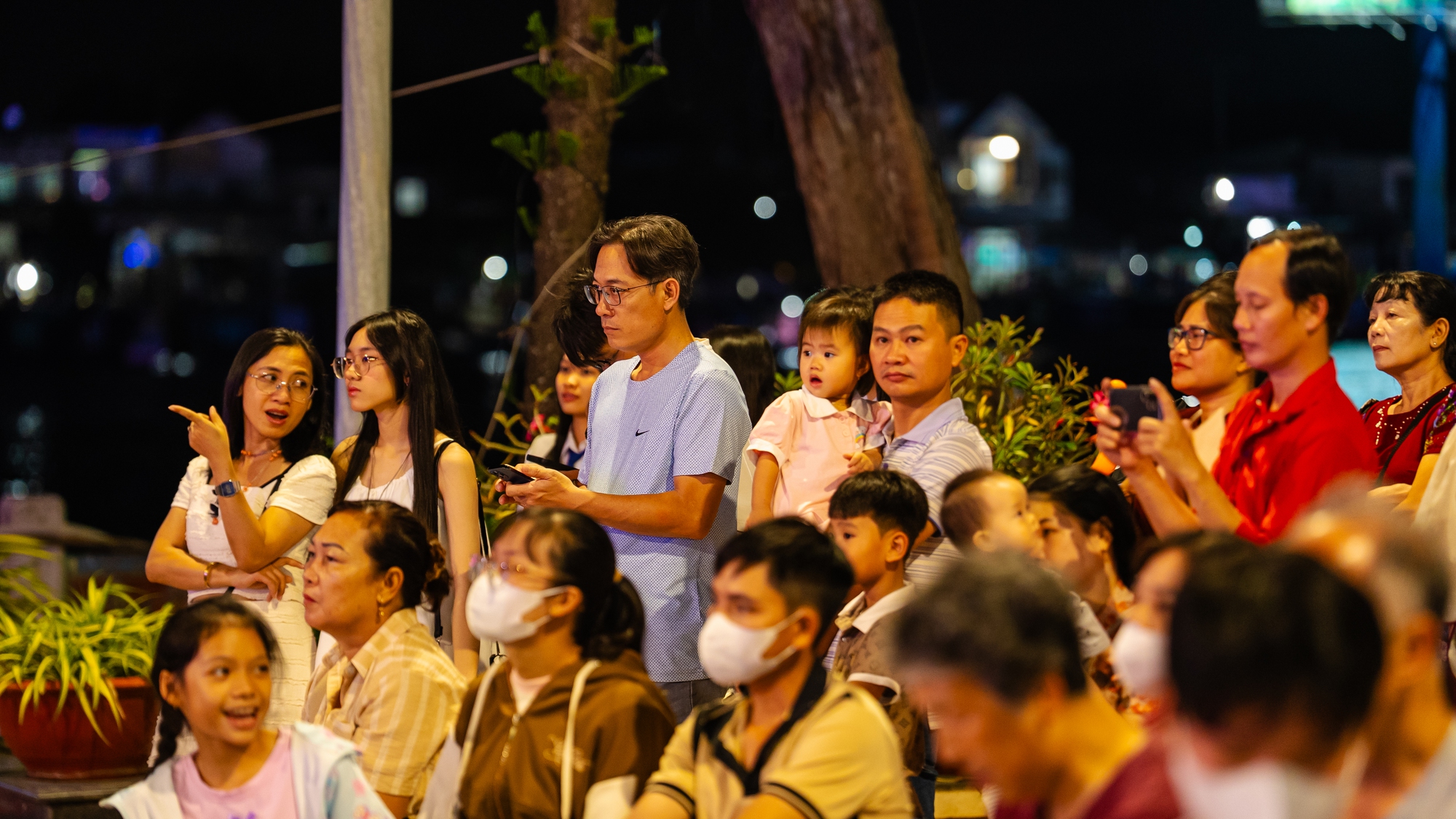 Phố đi bộ Ninh Kiều thu hút du khách trong ngày trở lại- Ảnh 4.