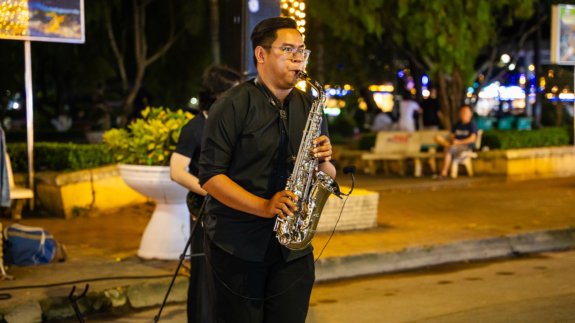 Phố đi bộ Ninh Kiều thu hút du khách trong ngày trở lại- Ảnh 14.