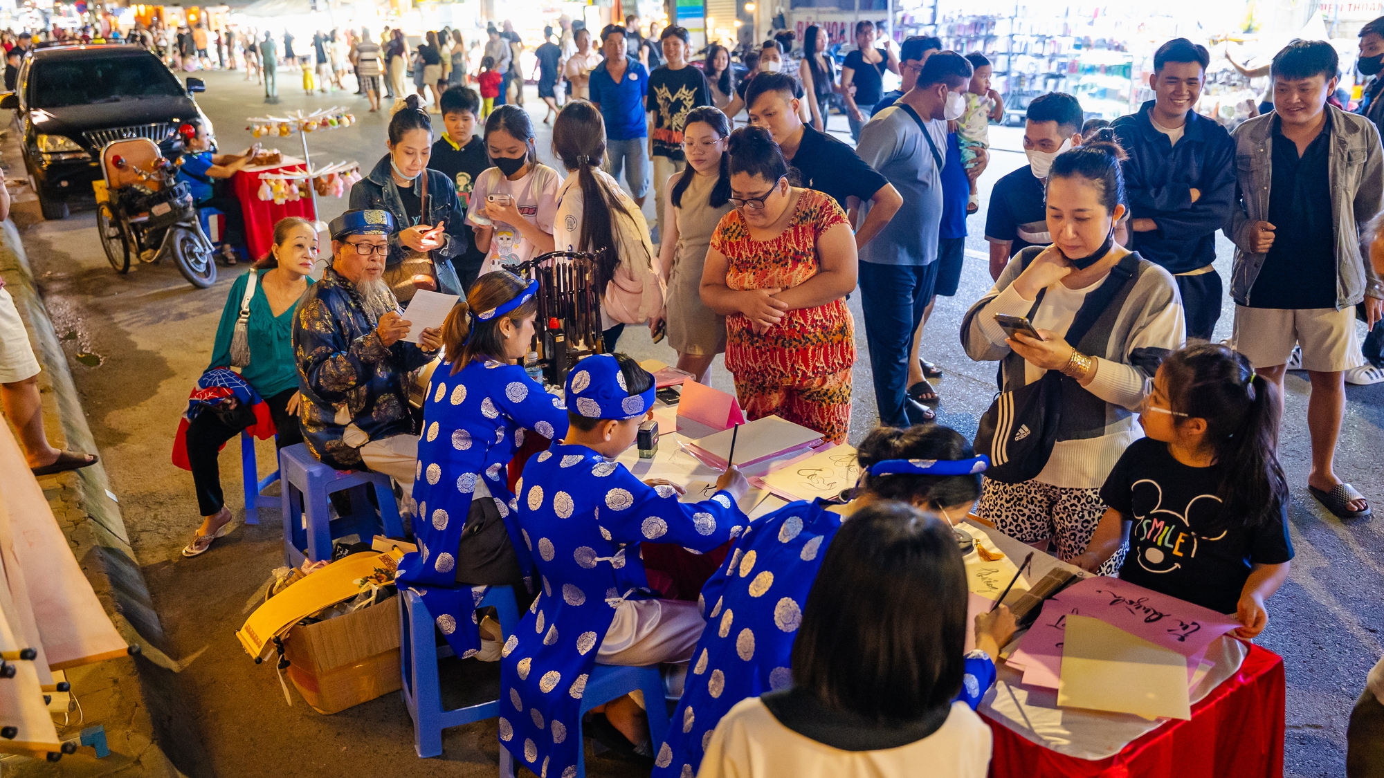 Phố đi bộ Ninh Kiều thu hút du khách trong ngày trở lại- Ảnh 11.