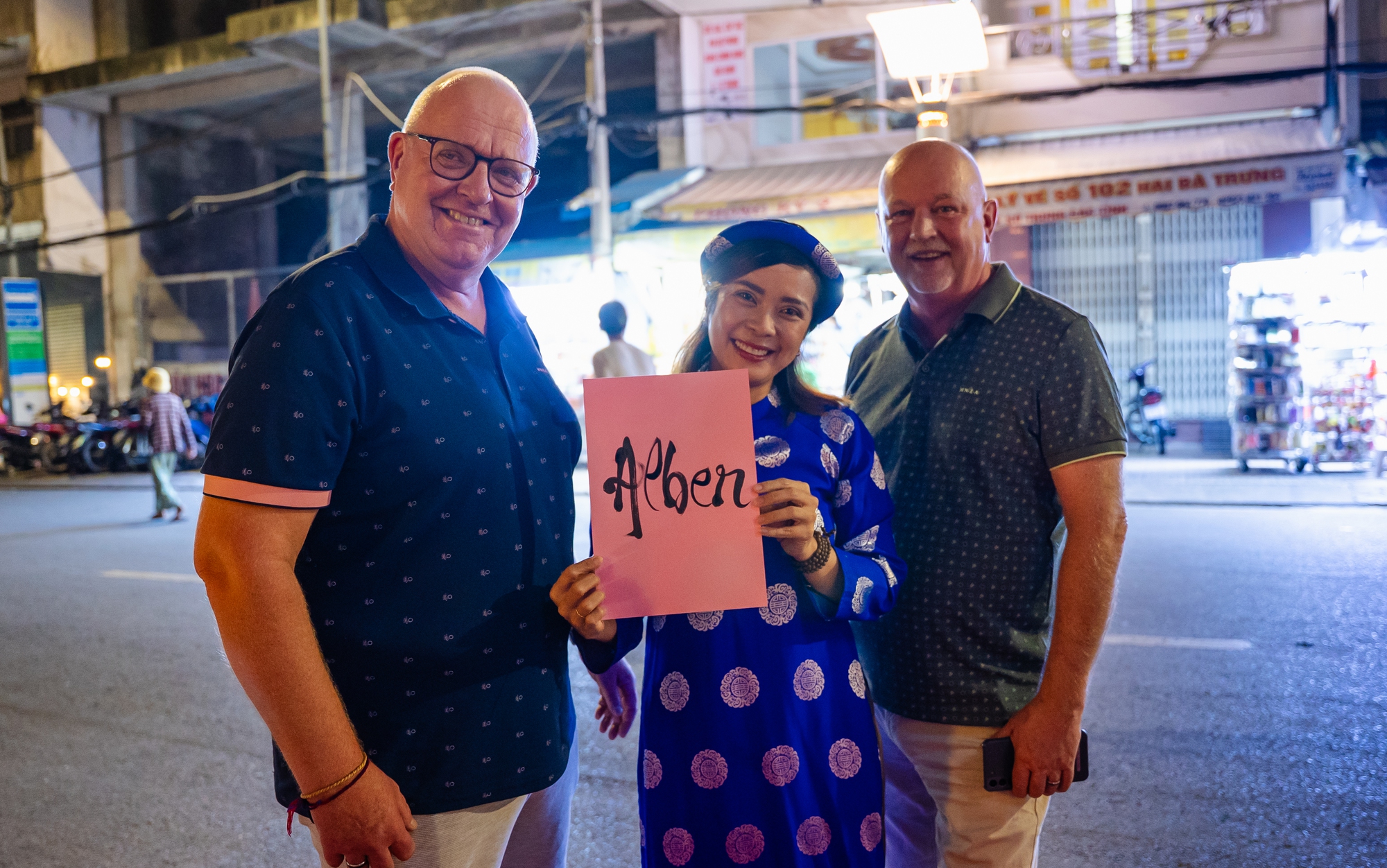 Phố đi bộ Ninh Kiều thu hút du khách trong ngày trở lại- Ảnh 12.