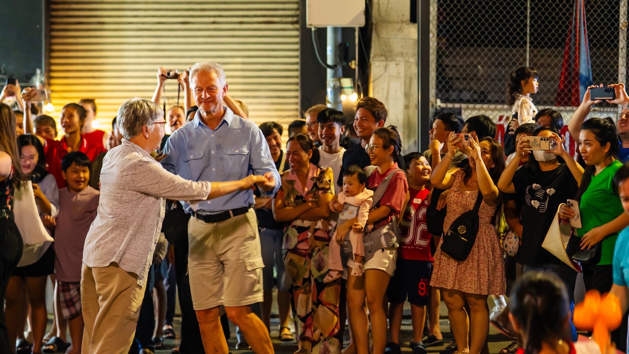 Phố đi bộ Ninh Kiều thu hút du khách trong ngày trở lại- Ảnh 21.