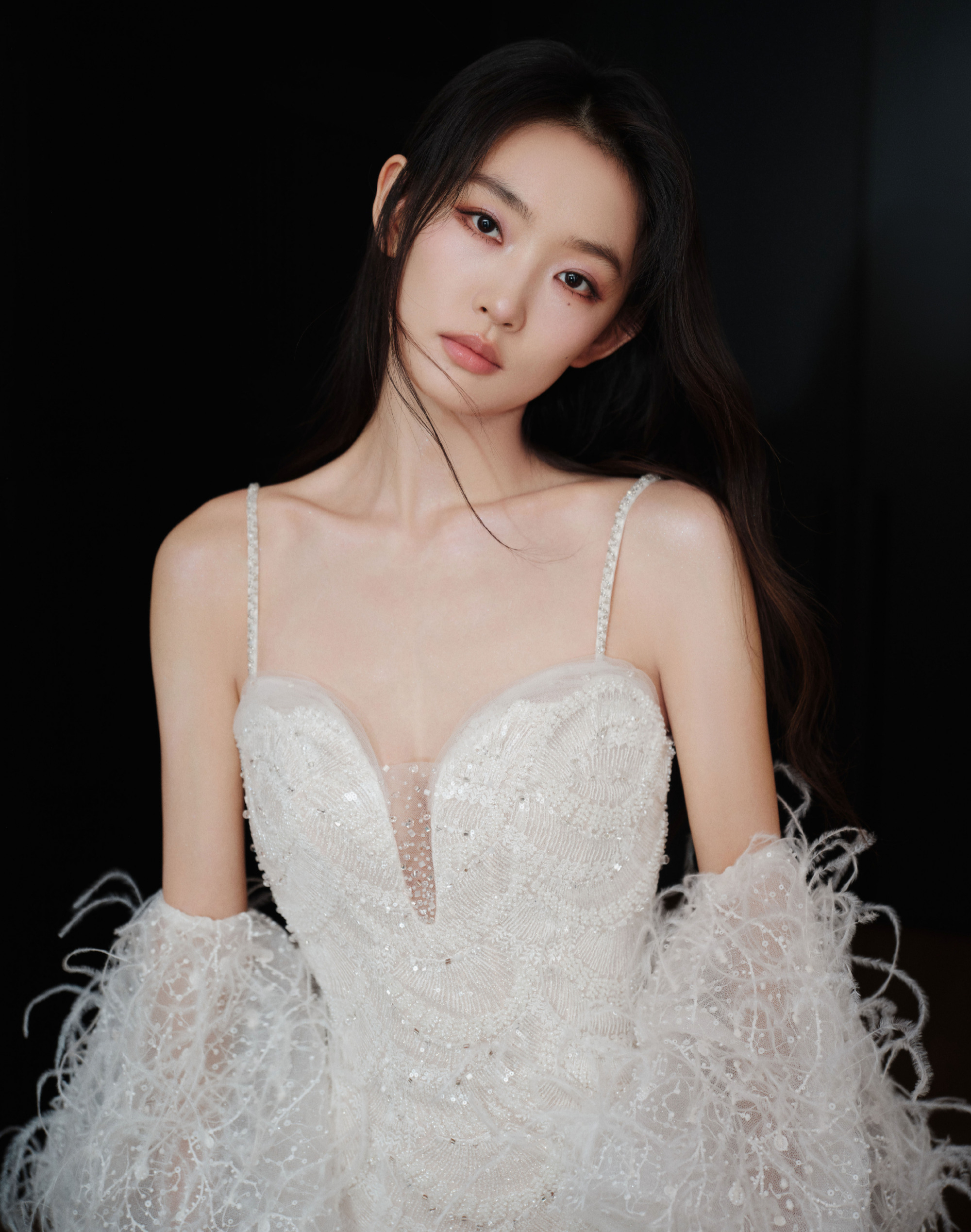 Nghị vấn danh tính mỹ nhân mắc bệnh 