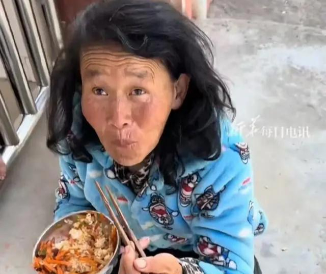 Cô giáo lén theo dõi học sinh sau giờ ăn, phát hiện sự thật ngỡ ngàng: Đây là bài học ý nghĩa hơn cả sách giáo khoa!- Ảnh 2. Cô giáo lén theo dõi học sinh sau giờ ăn, phát hiện sự thật ngỡ ngàng: Đây là bài học ý nghĩa hơn cả sách giáo khoa!- Ảnh 2.