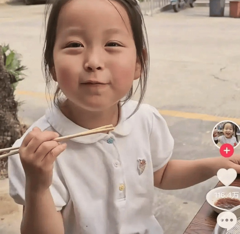 1,1 triệu lượt thích cho clip 2 cha con ăn sáng cùng nhau, hé lộ một kiểu giáo dục mới khiến nhiều phụ huynh phải tự soi lại mình- Ảnh 2.