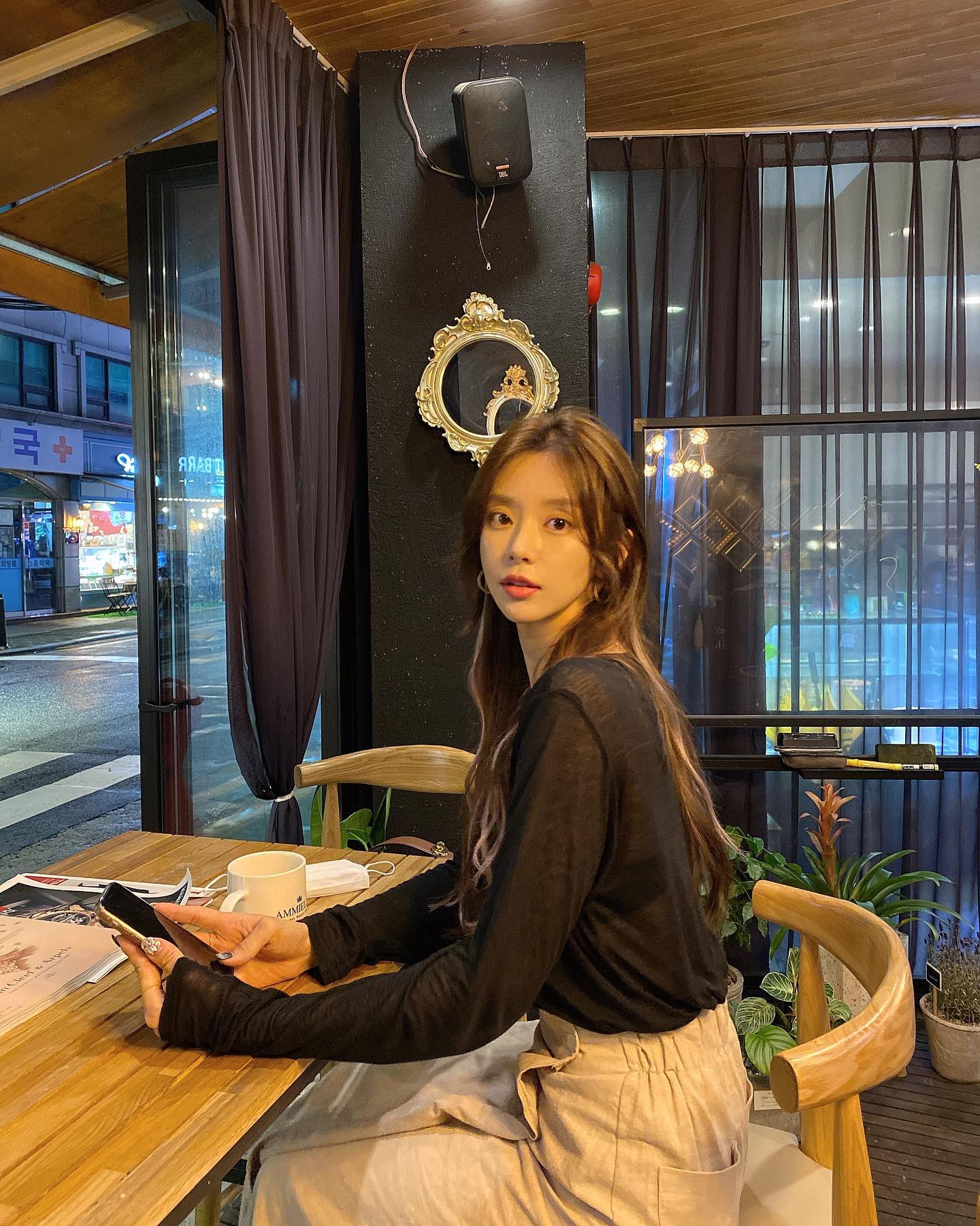 Nữ diễn viên ăn gian chiều cao nhờ tỉ lệ cơ thể quá đỉnh: Khó tin vậy cũng làm được!- Ảnh 1. Nữ diễn viên ăn gian chiều cao nhờ tỉ lệ cơ thể quá đỉnh: Khó tin vậy cũng làm được!- Ảnh 1.