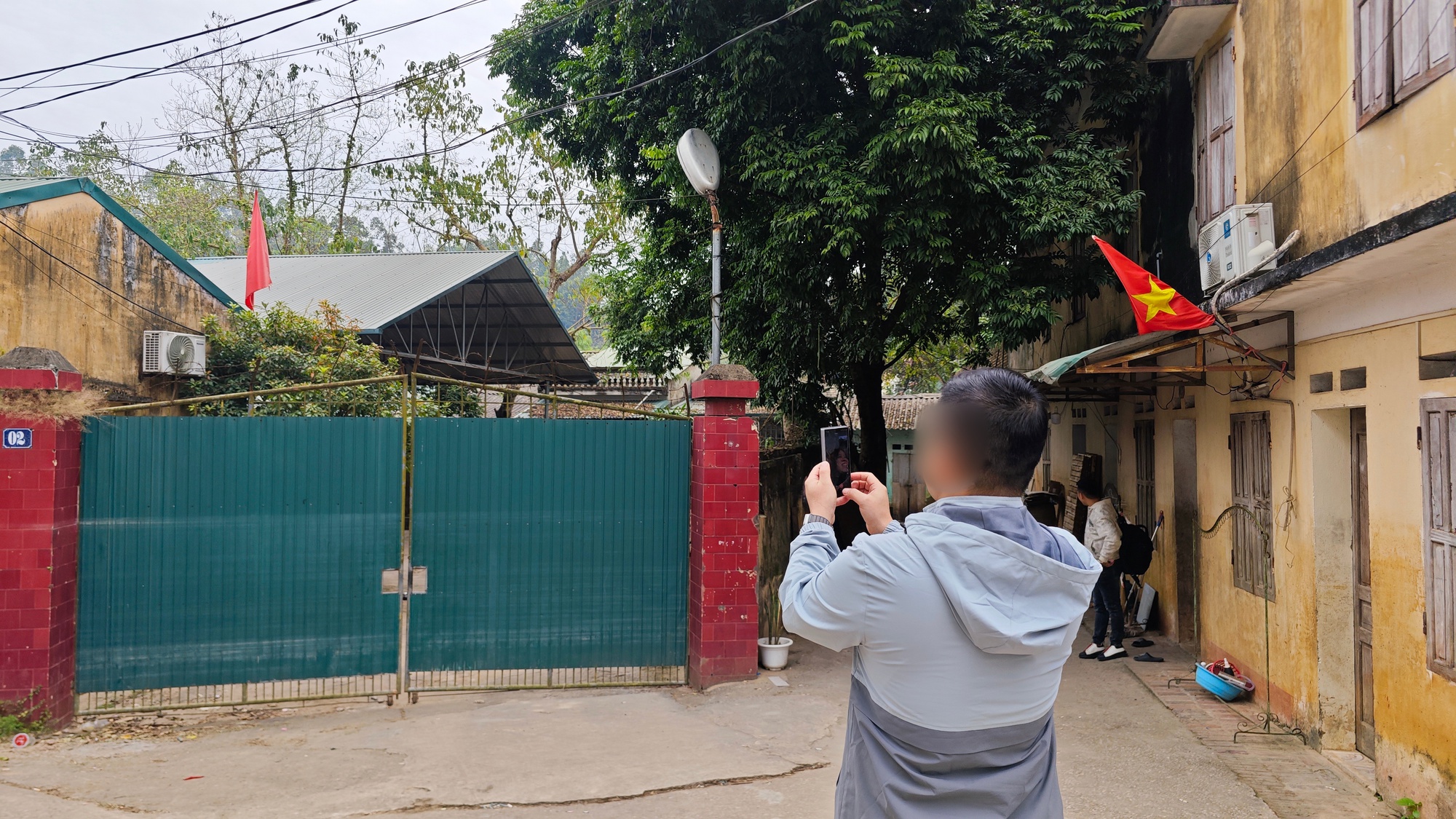 Người dân Lạng Sơn lên tiếng khi nhiều thanh niên tò mò, quay phim tại Trạm Quản lý thị trường số 4- Ảnh 3. Người dân Lạng Sơn lên tiếng khi nhiều thanh niên tò mò, quay phim tại Trạm Quản lý thị trường số 4- Ảnh 3.