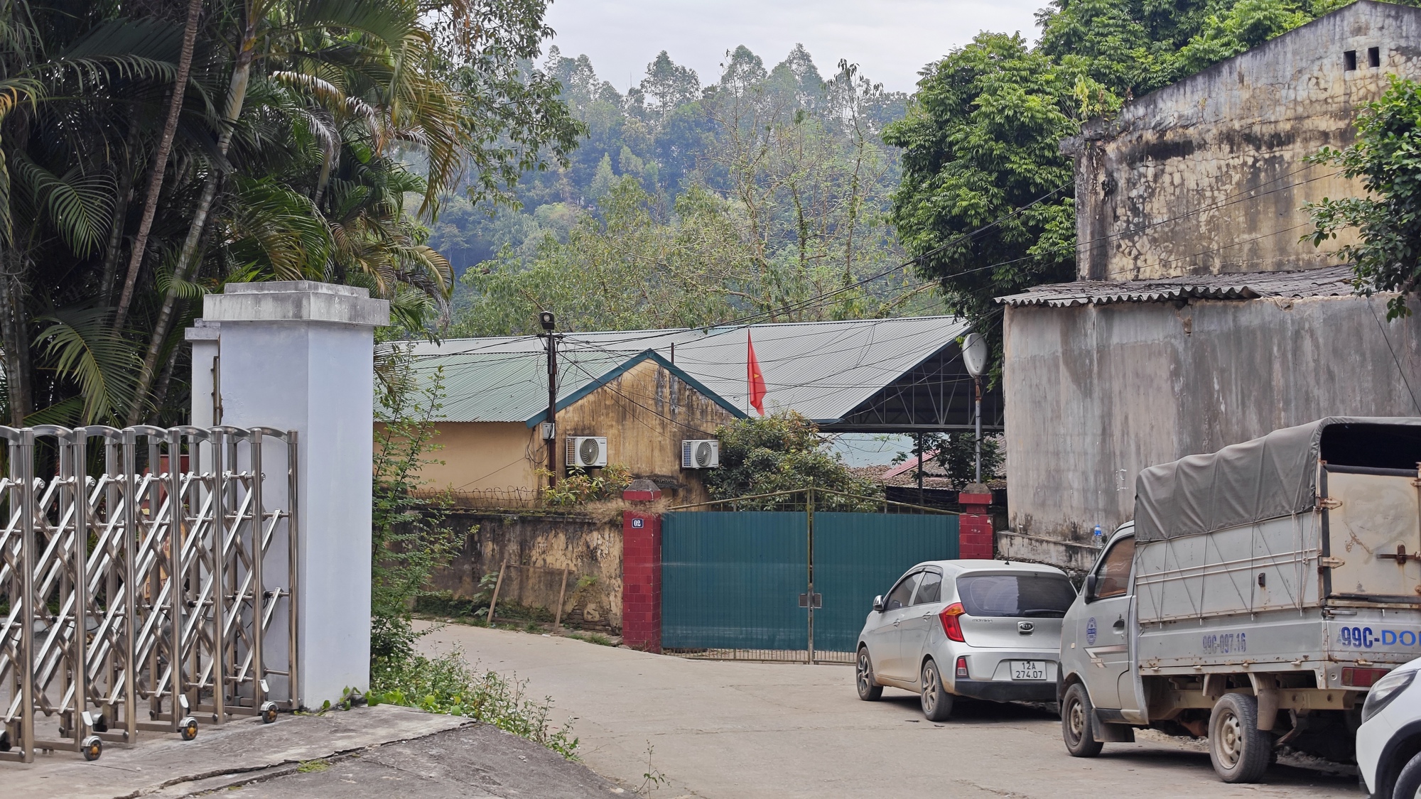 Người dân Lạng Sơn lên tiếng khi nhiều thanh niên tò mò, quay phim tại Trạm Quản lý thị trường số 4- Ảnh 1. Người dân Lạng Sơn lên tiếng khi nhiều thanh niên tò mò, quay phim tại Trạm Quản lý thị trường số 4- Ảnh 1.
