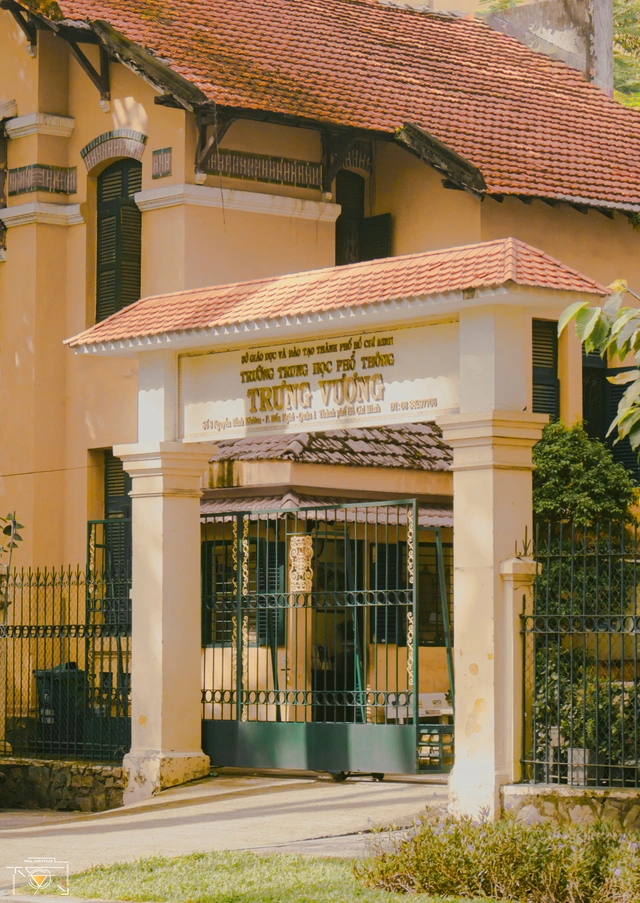 Từng là bệnh viện, ngôi trường này giờ siêu hot tại TP.HCM: Kiến trúc đẹp miễn chê, giơ máy lên là có ảnh đẹp- Ảnh 1.