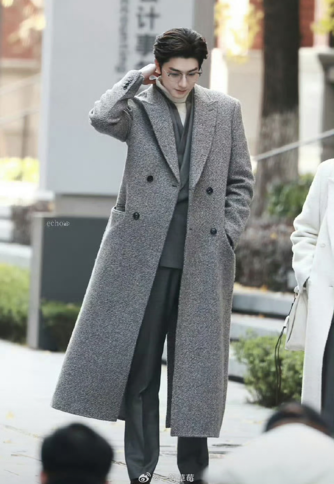 Tổng tài GenZ này sẽ cho bạn biết cao 1m90 mặc măng tô đẹp như nào: Nhìn thôi đã thấy sang tới nóc- Ảnh 1. Tổng tài GenZ này sẽ cho bạn biết cao 1m90 mặc măng tô đẹp như nào: Nhìn thôi đã thấy sang tới nóc- Ảnh 1.