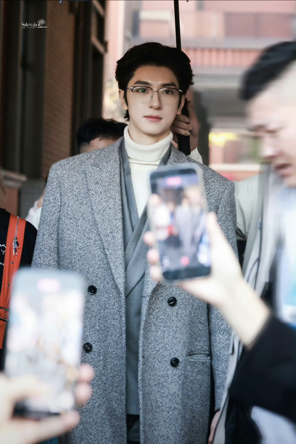 Tổng tài GenZ này sẽ cho bạn biết cao 1m90 mặc măng tô đẹp như nào: Nhìn thôi đã thấy sang tới nóc- Ảnh 2. Tổng tài GenZ này sẽ cho bạn biết cao 1m90 mặc măng tô đẹp như nào: Nhìn thôi đã thấy sang tới nóc- Ảnh 2.