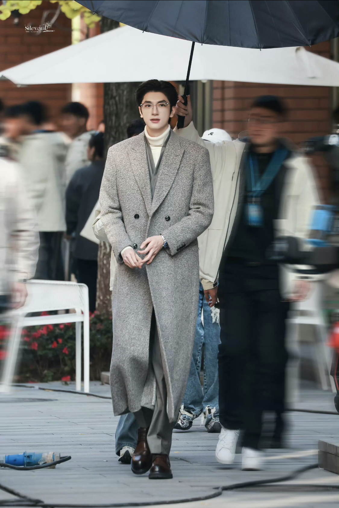 Tổng tài GenZ này sẽ cho bạn biết cao 1m90 mặc măng tô đẹp như nào: Nhìn thôi đã thấy sang tới nóc- Ảnh 5. Tổng tài GenZ này sẽ cho bạn biết cao 1m90 mặc măng tô đẹp như nào: Nhìn thôi đã thấy sang tới nóc- Ảnh 5.