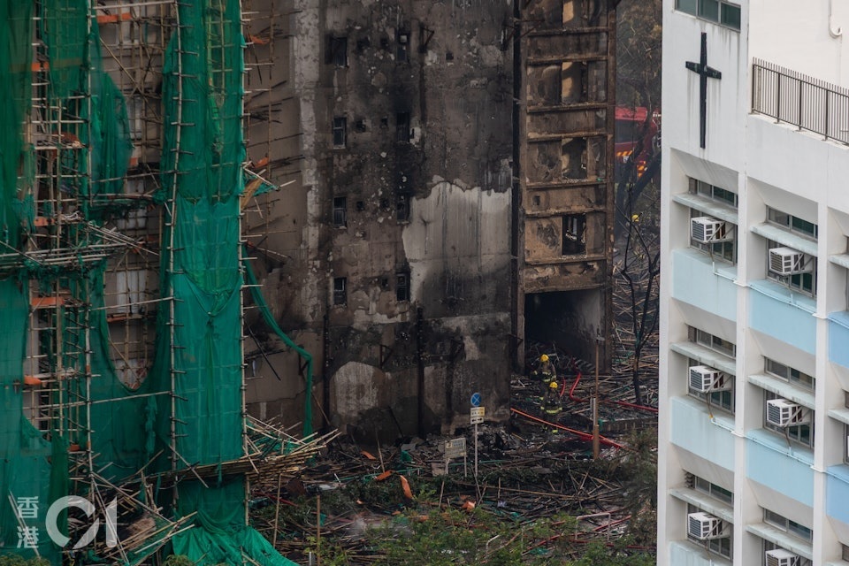 Cháy chung cư Hồng Kông: 15 giờ địa ngục và nỗi buồn người sống sót- Ảnh 3. Cháy chung cư Hồng Kông: 15 giờ địa ngục và nỗi buồn người sống sót- Ảnh 3.