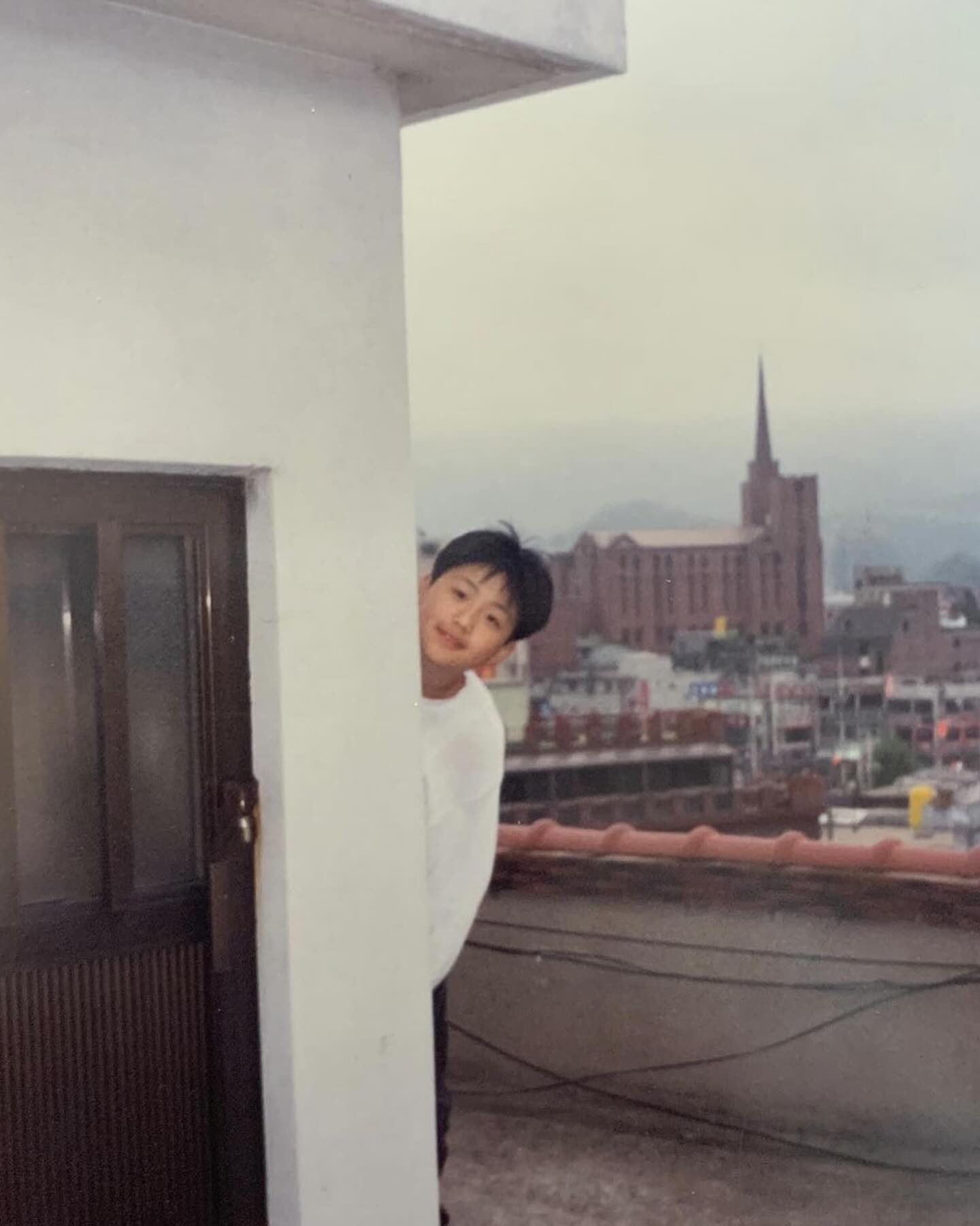 Mỹ nam đình đám cùng chạy bộ với Suzy ở Hồ Tây là ai?- Ảnh 1. Mỹ nam đình đám cùng chạy bộ với Suzy ở Hồ Tây là ai?- Ảnh 1.