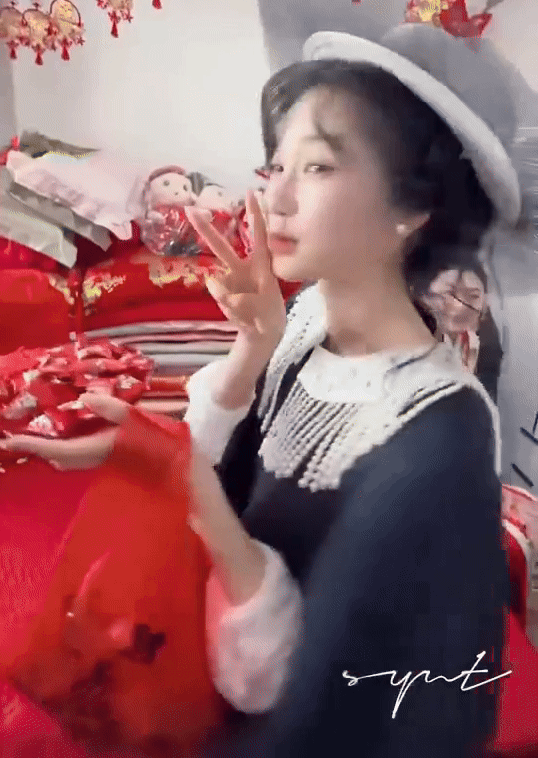 Tràn lan clip nữ thần đẹp bậc nhất showbiz không mời mà tới 1 hôn lễ, làm đủ trò lố lăng phá nát đám cưới- Ảnh 2. Tràn lan clip nữ thần đẹp bậc nhất showbiz không mời mà tới 1 hôn lễ, làm đủ trò lố lăng phá nát đám cưới- Ảnh 2.