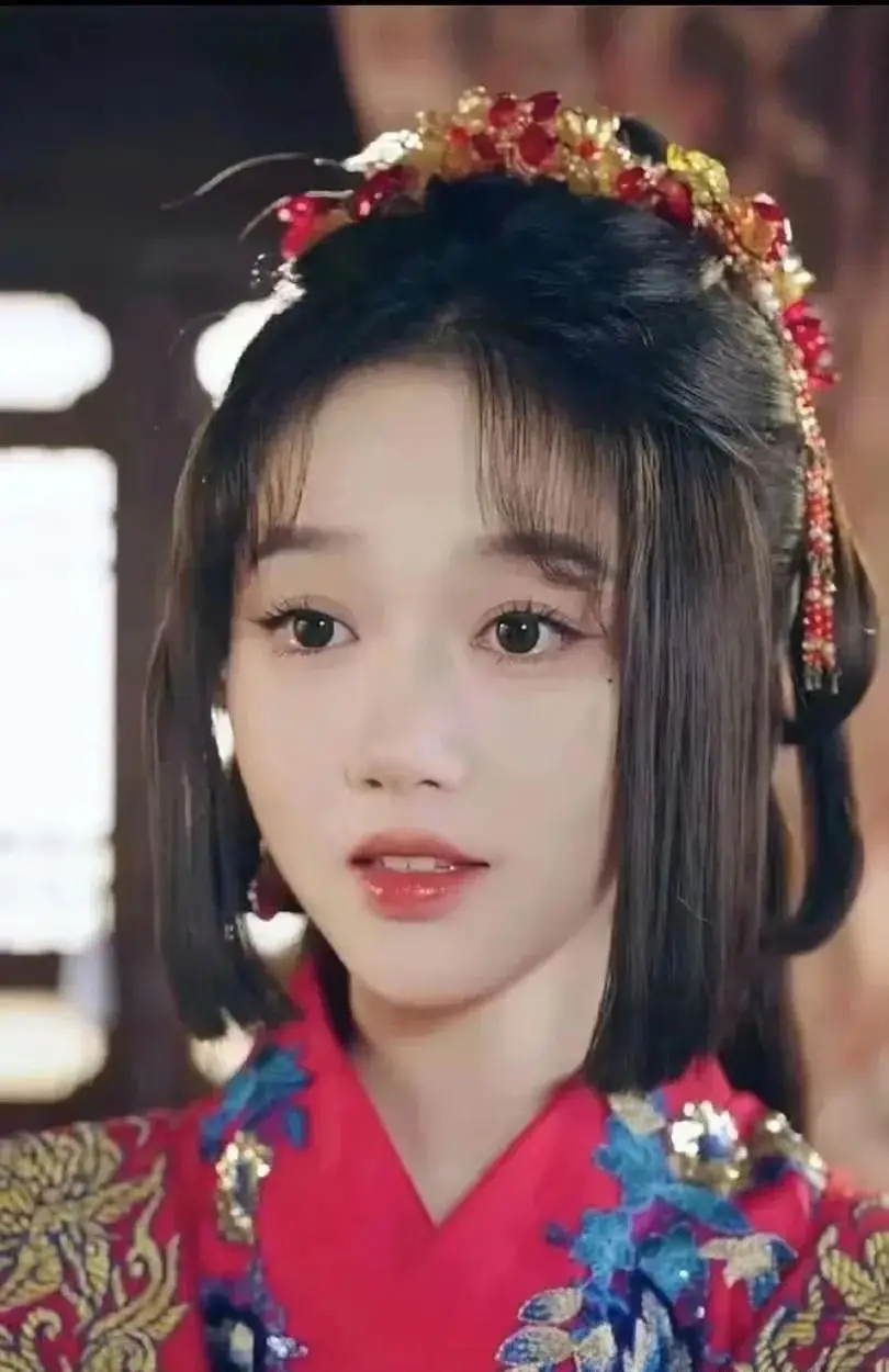 Tràn lan clip nữ thần đẹp bậc nhất showbiz không mời mà tới 1 hôn lễ, làm đủ trò lố lăng phá nát đám cưới- Ảnh 4. Tràn lan clip nữ thần đẹp bậc nhất showbiz không mời mà tới 1 hôn lễ, làm đủ trò lố lăng phá nát đám cưới- Ảnh 4.