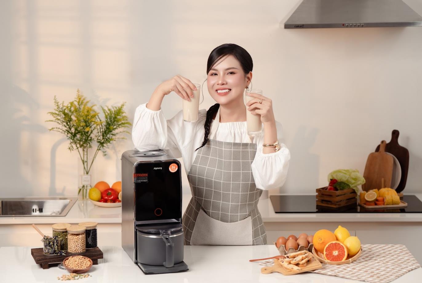 Thu Nhi và Joyoung: Hồi sinh ký ức sữa đậu nành ba miền chỉ bằng một nút bấm- Ảnh 1. Thu Nhi và Joyoung: Hồi sinh ký ức sữa đậu nành ba miền chỉ bằng một nút bấm- Ảnh 1.