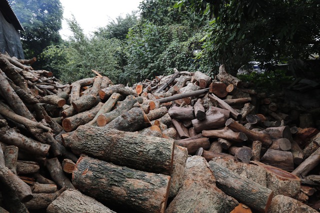 Sự thật về chiếc mặt nạ phòng độc dùng để kho cá tại Làng Vũ Đại ngày Tết- Ảnh 3.