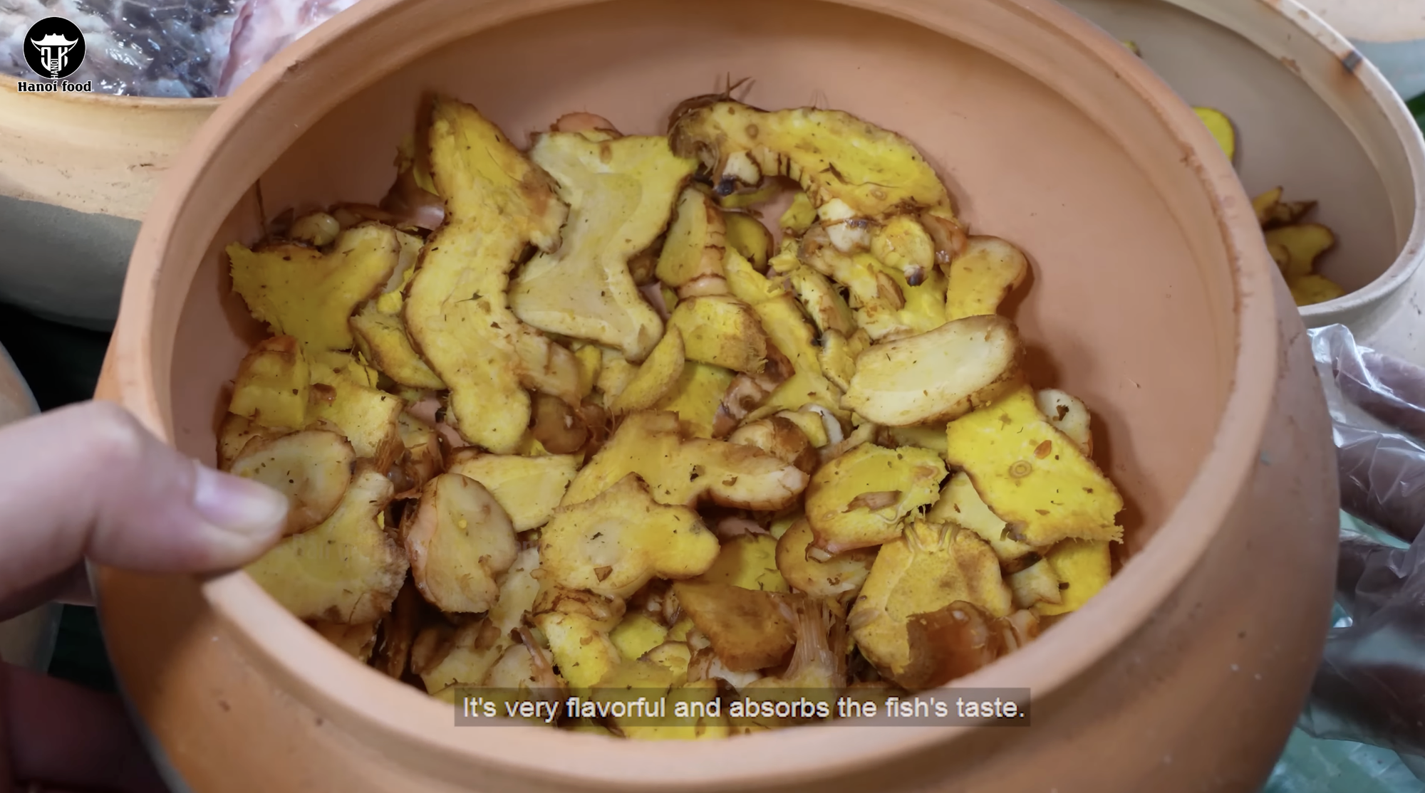 Sự thật về chiếc mặt nạ phòng độc dùng để kho cá tại Làng Vũ Đại ngày Tết- Ảnh 4.