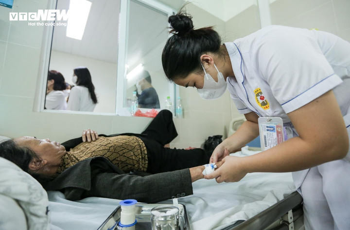 Nhiều bệnh truyền nhiễm gia tăng, Bộ Y tế siết chặt giám sát và kiểm soát dịch- Ảnh 1.