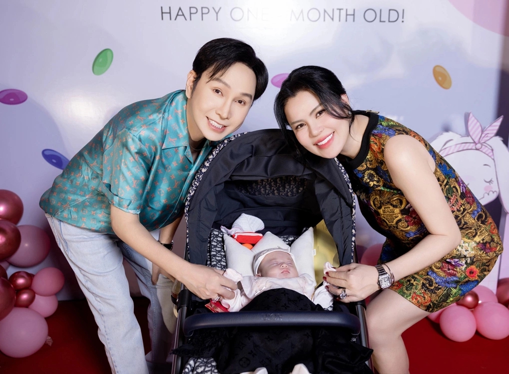 Nam NSƯT 53 tuổi được vợ đại gia sinh con cho, đón về ở biệt thự 200 tỷ đồng, yêu hết lòng mặc gièm pha- Ảnh 8. Nam NSƯT 53 tuổi được vợ đại gia sinh con cho, đón về ở biệt thự 200 tỷ đồng, yêu hết lòng mặc gièm pha- Ảnh 8.