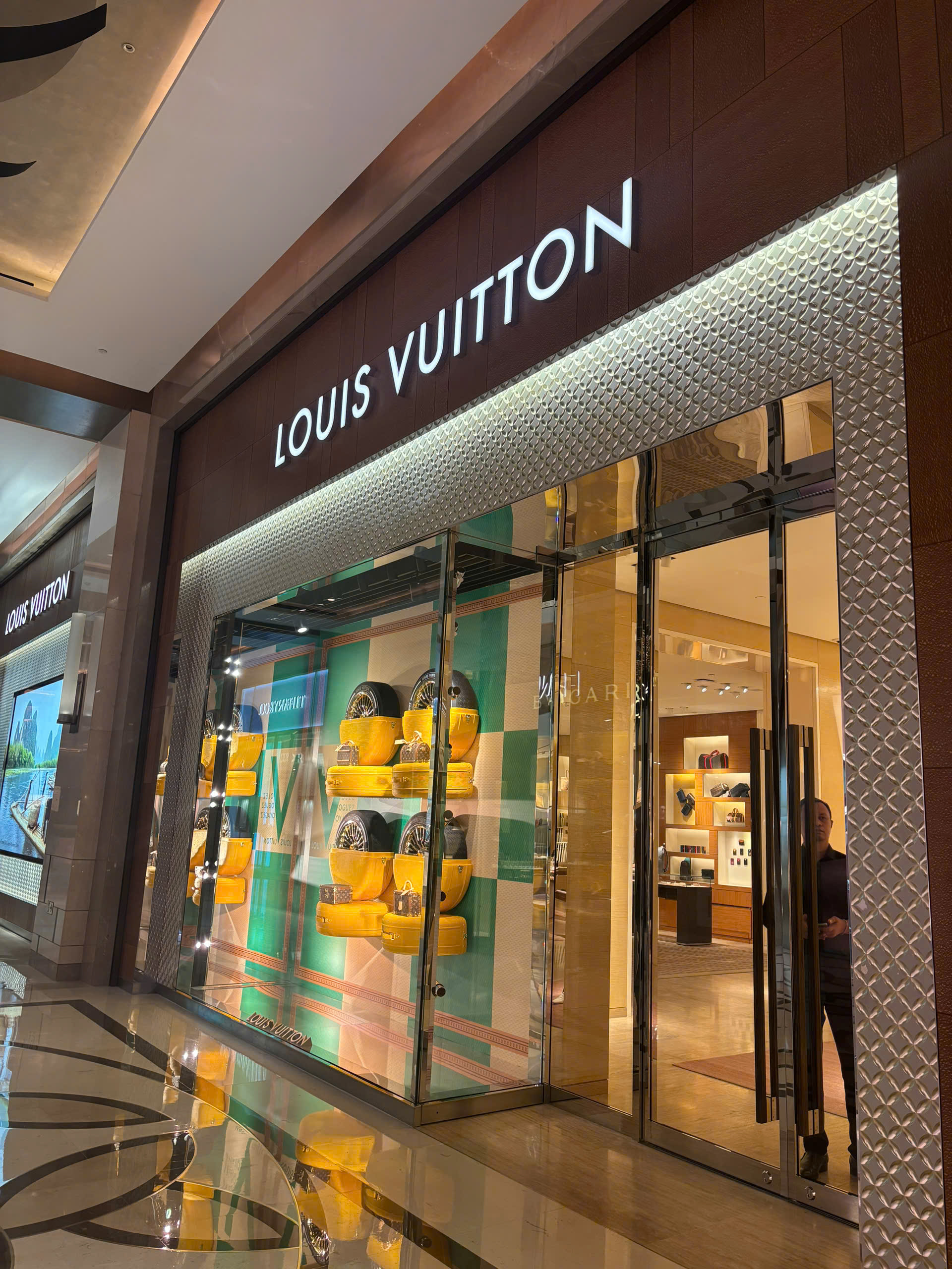 Khách Việt choáng trước 1 khách sạn ở Philippines: Có nguyên TTTM bên trong, giá phòng lên đến hàng trăm triệu 1 đêm- Ảnh 12.