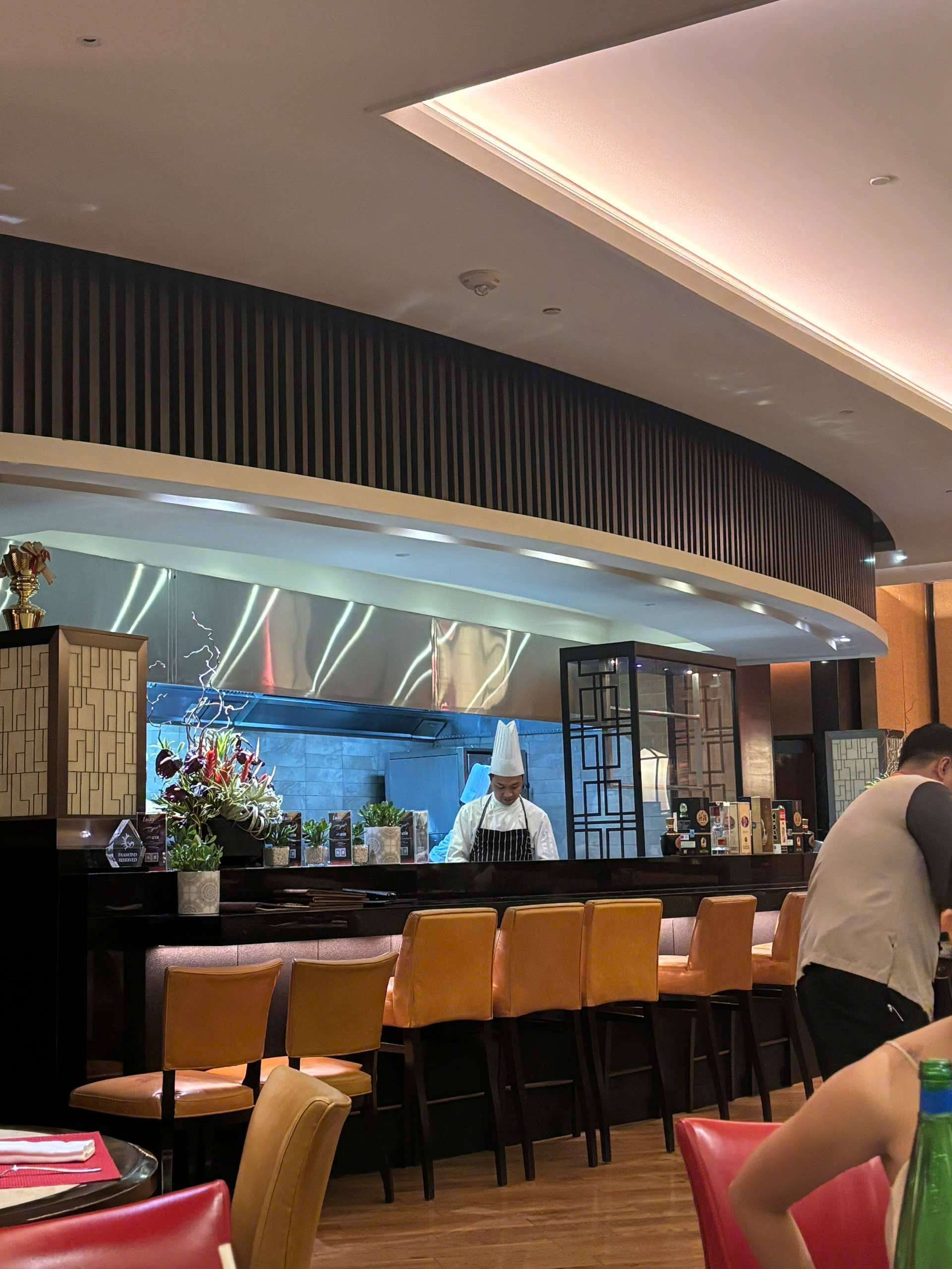 Khách Việt choáng trước 1 khách sạn ở Philippines: Có nguyên TTTM bên trong, giá phòng lên đến hàng trăm triệu 1 đêm- Ảnh 5.