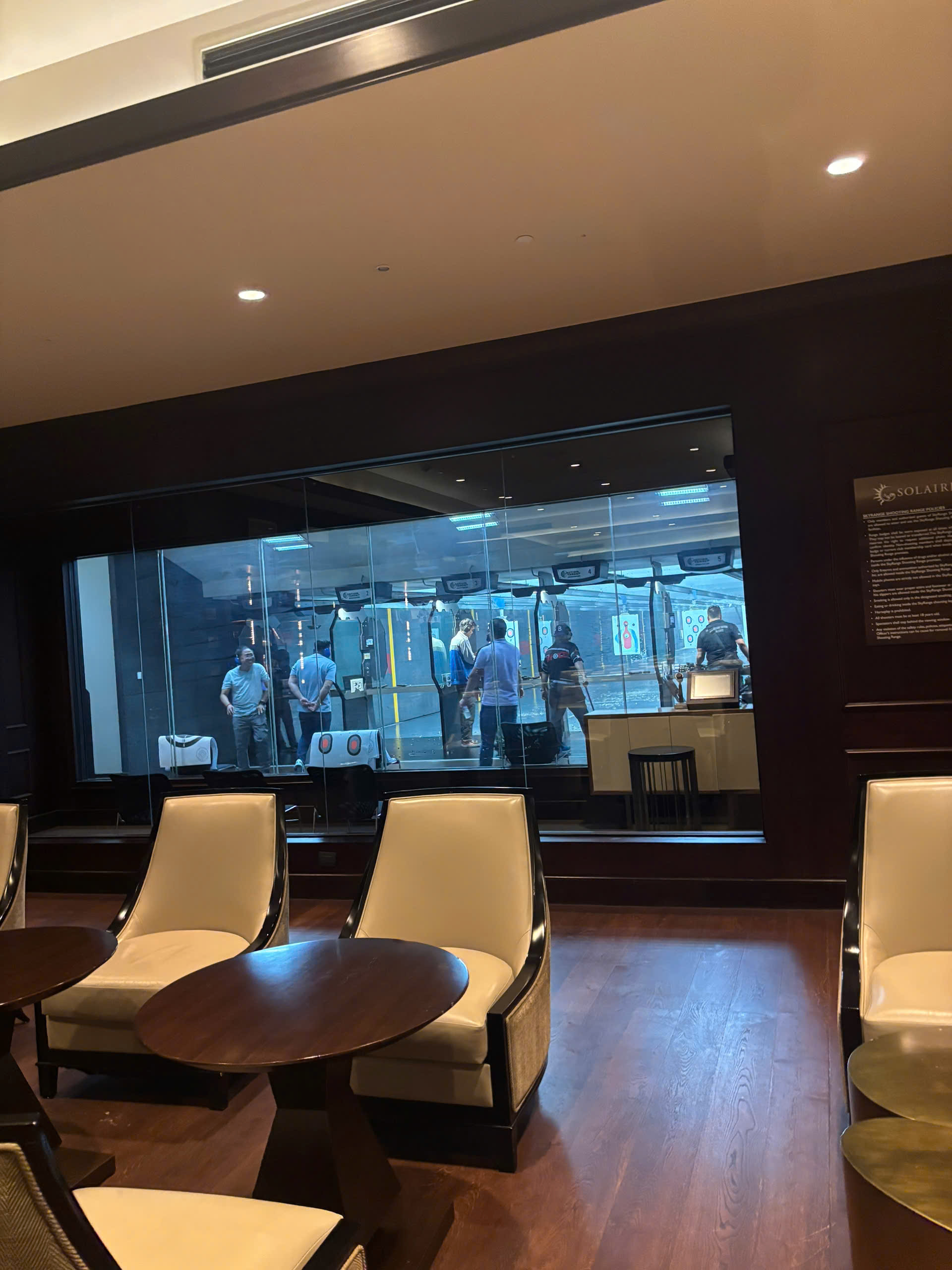 Khách Việt choáng trước 1 khách sạn ở Philippines: Có nguyên TTTM bên trong, giá phòng lên đến hàng trăm triệu 1 đêm- Ảnh 14.