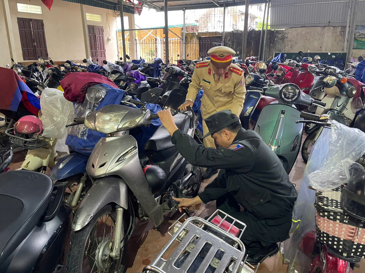 Phát hiện hơn 19.400 trường hợp học sinh vi phạm trong 1 ngày khi đi xe máy đến trường- Ảnh 1.