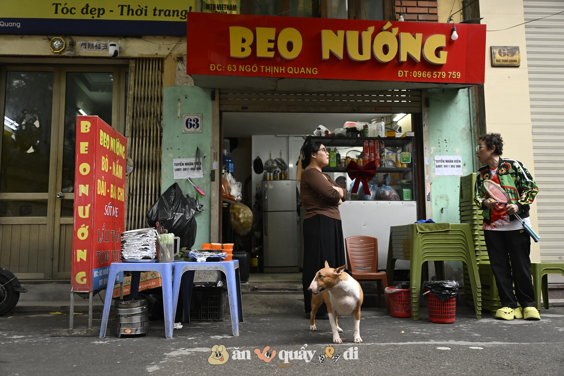 Khách xếp hàng từ sớm để gặp chú chó "nuôi được cả chủ" ở Hà Nội- Ảnh 1. Khách xếp hàng từ sớm để gặp chú chó "nuôi được cả chủ" ở Hà Nội- Ảnh 1.