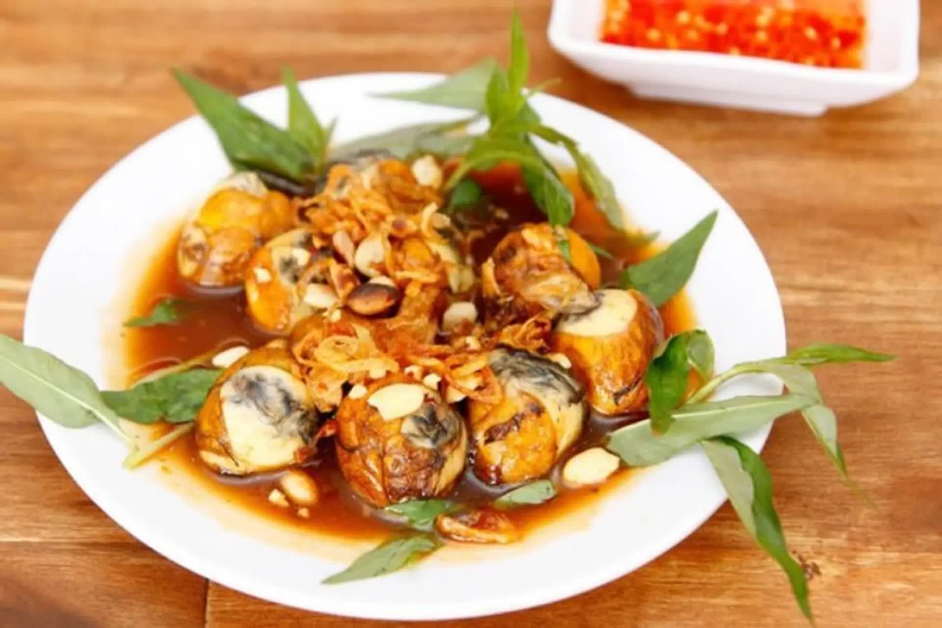 Khách Tây thử món nhiều người Việt cũng chưa chắc dám ăn, nhận xét: "Ở Mỹ tôi không thể tìm thấy nó!"- Ảnh 12. Khách Tây thử món nhiều người Việt cũng chưa chắc dám ăn, nhận xét: "Ở Mỹ tôi không thể tìm thấy nó!"- Ảnh 12.