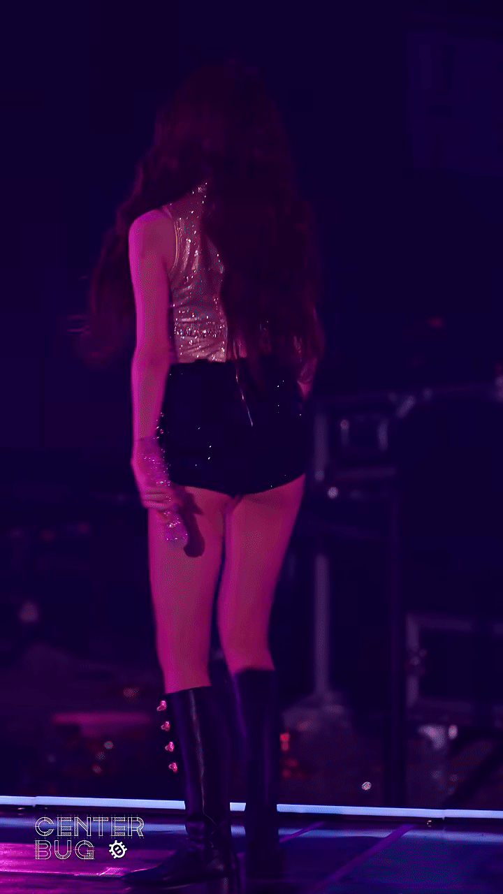 Sống đủ lâu để thấy công chúa Kpop hở vòng 3- Ảnh 1.