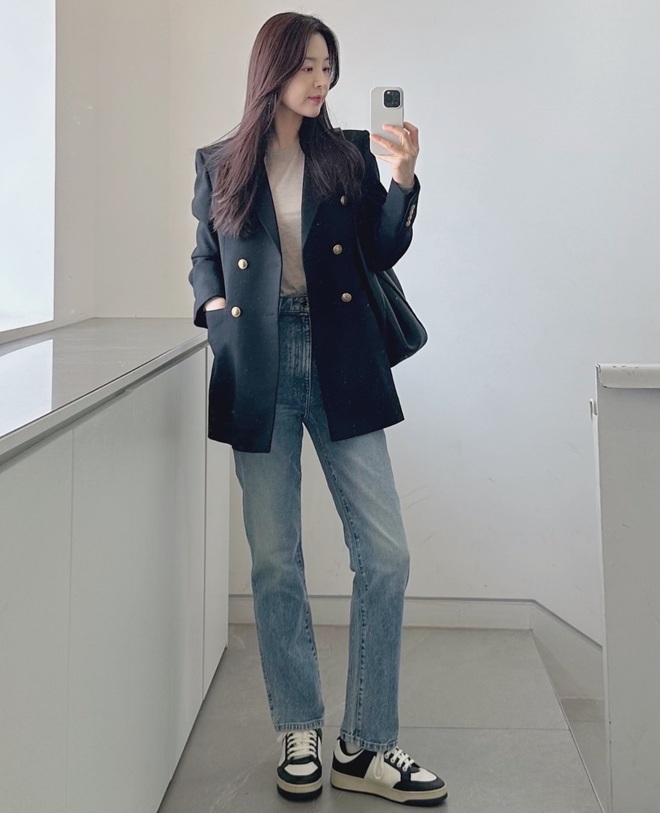 Phụ nữ 40+ sành điệu sẽ không mặc quần quá rộng mà ưu tiên kiểu quần thanh lịch, tôn dáng này- Ảnh 7.