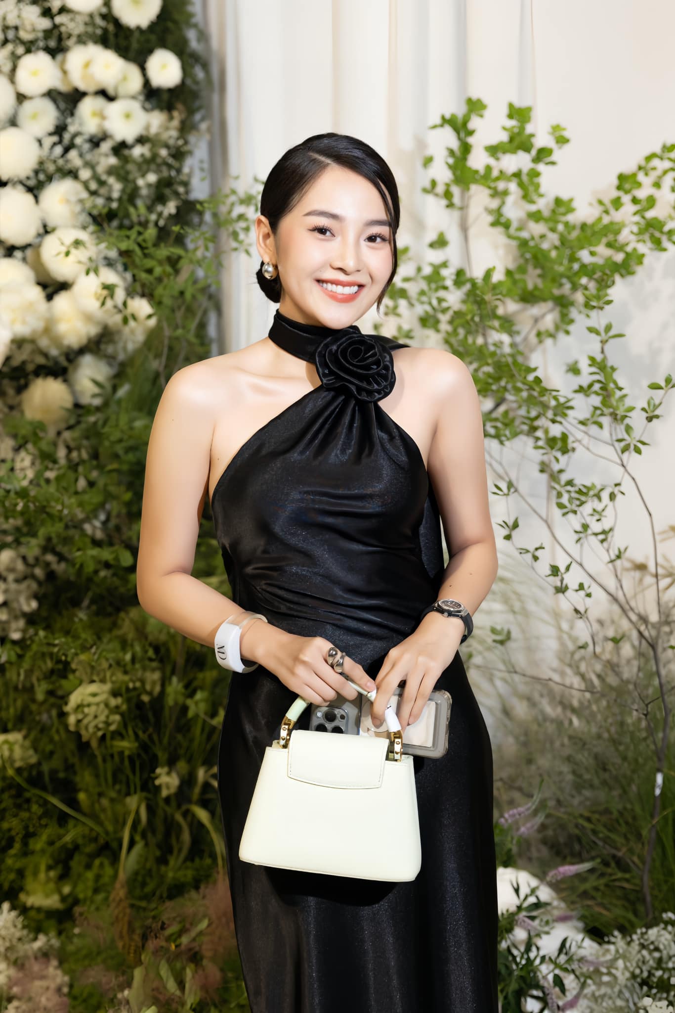 Mỹ nhân có cái tên kỳ lạ nhất Việt Nam: Đẹp sang như dát vàng lên mặt, mới 15 tuổi đã nổi tiếng khắp cả nước- Ảnh 3. Mỹ nhân có cái tên kỳ lạ nhất Việt Nam: Đẹp sang như dát vàng lên mặt, mới 15 tuổi đã nổi tiếng khắp cả nước- Ảnh 3.