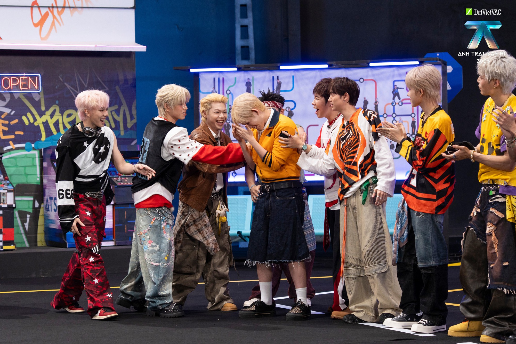 Lộ diện 8 Anh Trai có nguy cơ bị loại, 1 team nắm chắc phần thắng?- Ảnh 5. Lộ diện 8 Anh Trai có nguy cơ bị loại, 1 team nắm chắc phần thắng?- Ảnh 5.