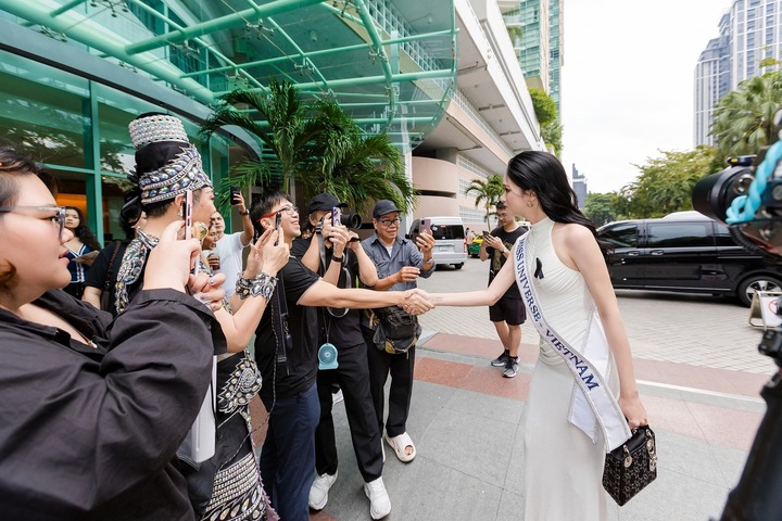 Hương Giang liên tục được truyền thông quốc tế săn đón khi thi Miss Universe- Ảnh 5.