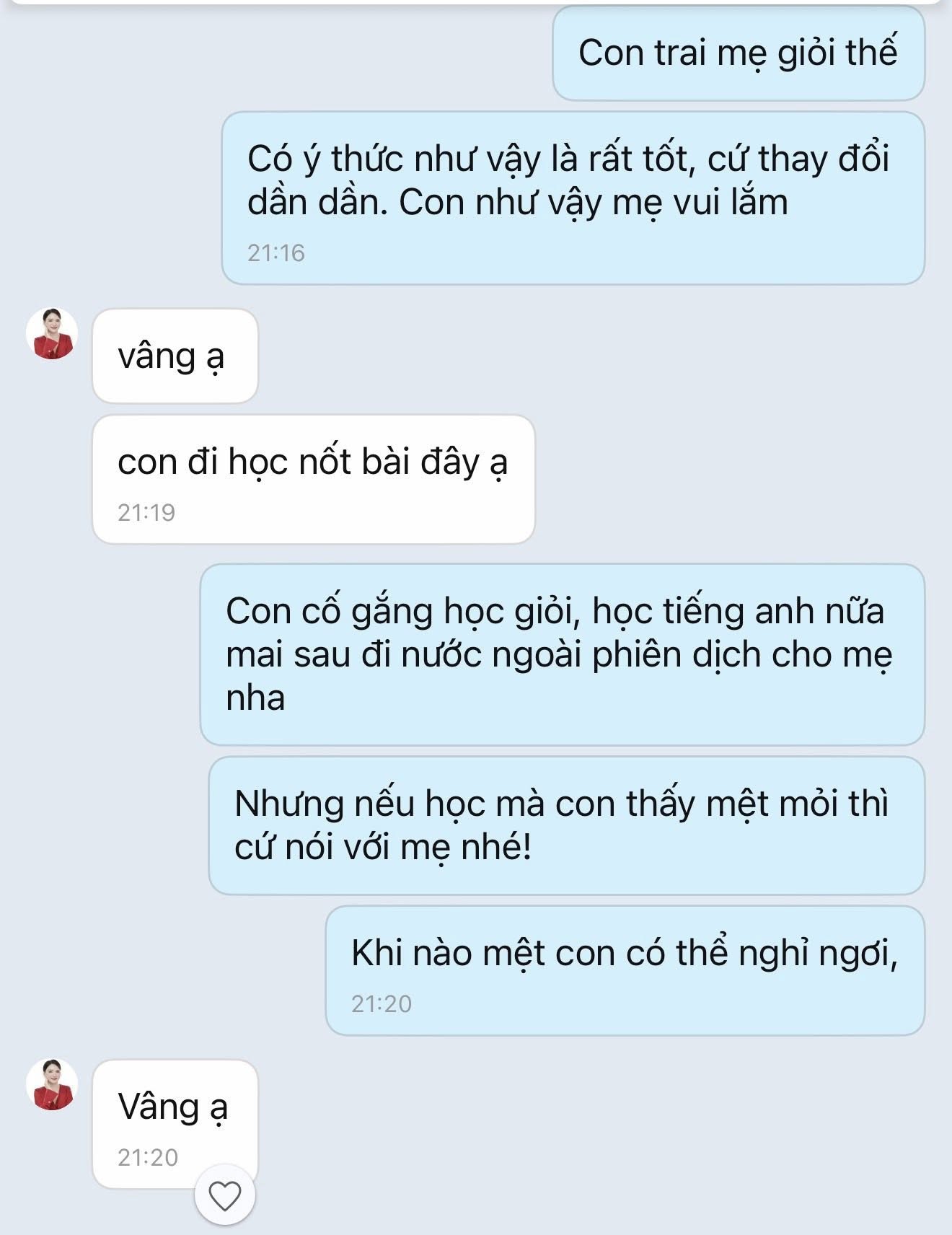 B&eacute; Bo đ&atilde; lớn thật rồi: Nhắn tin nhoay nho&aacute;y, n&oacute;i 1 c&acirc;u m&agrave; l&agrave;m mẹ Ho&agrave; Minzy 