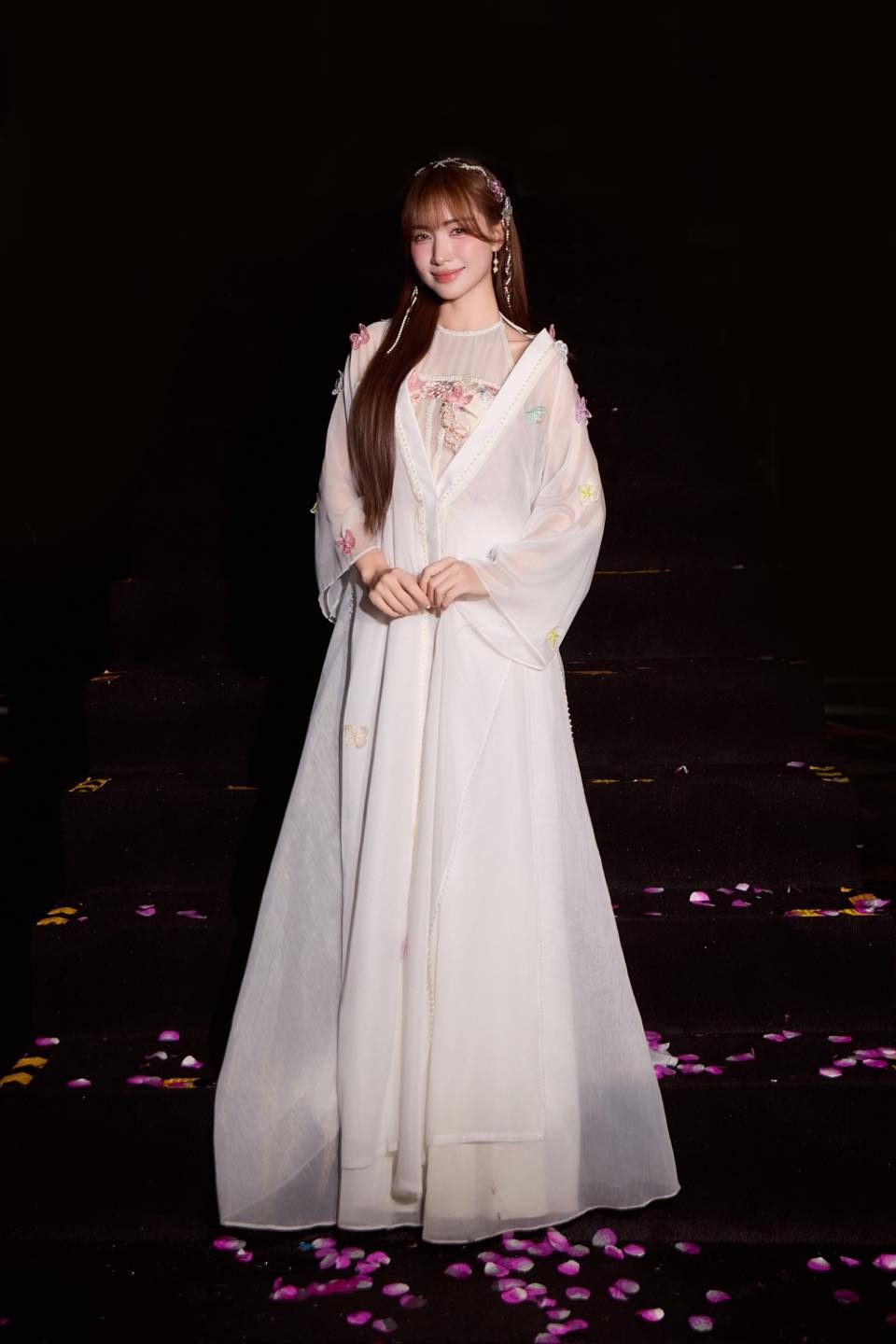 Số tiền Đan Trường chuyển khoản gấp lúc Hòa Minzy đang ngủ- Ảnh 1.