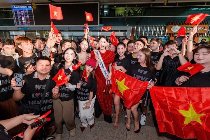 Hương Giang liên tục được truyền thông quốc tế săn đón khi thi Miss Universe- Ảnh 8.