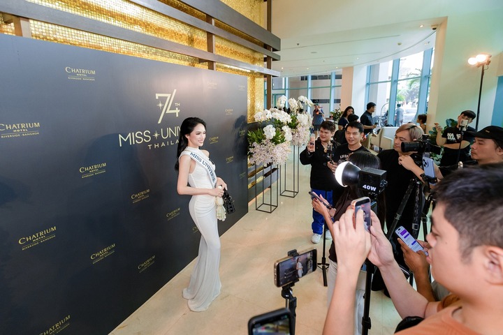 Hương Giang liên tục được truyền thông quốc tế săn đón khi thi Miss Universe- Ảnh 6.