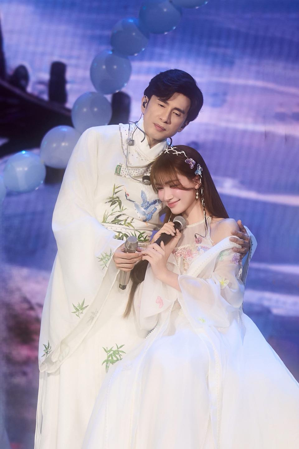 Số tiền Đan Trường chuyển khoản gấp lúc Hòa Minzy đang ngủ- Ảnh 2.