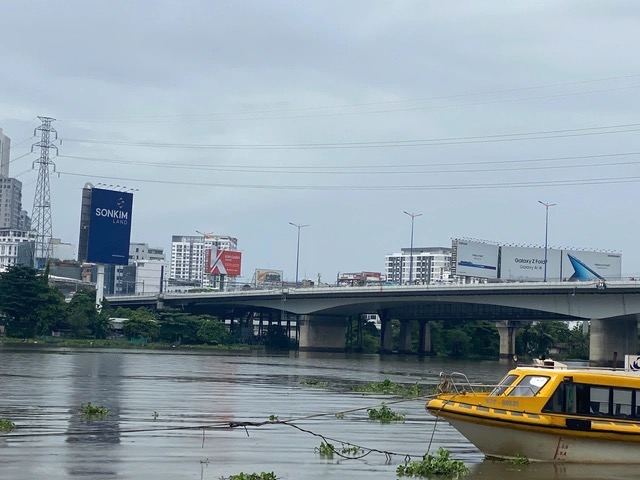 Vụ người đàn ông bỏ lại ô tô, nhảy cầu ở TP.HCM: Gia đình tiết lộ thông tin bất ngờ- Ảnh 2.