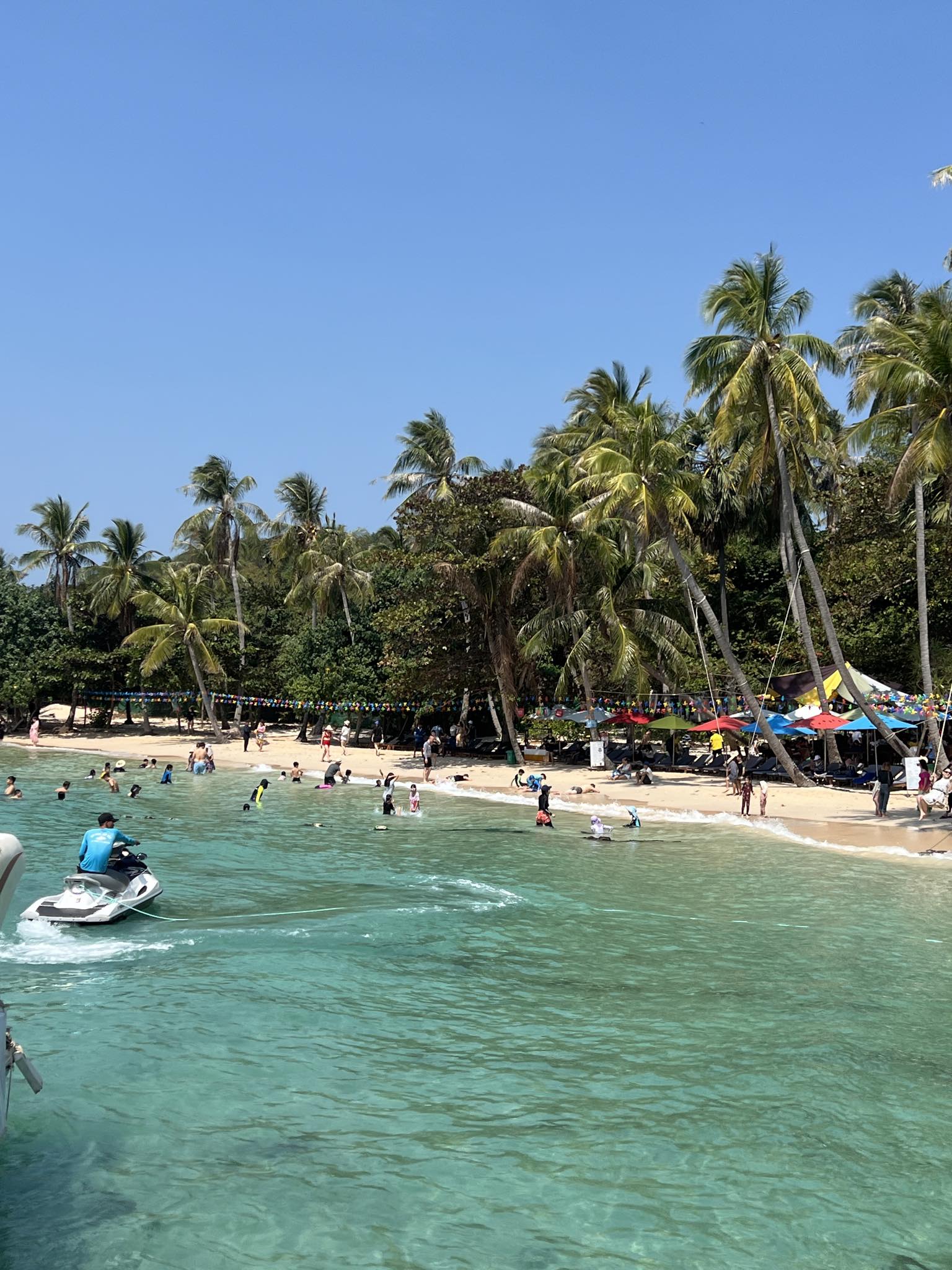 Không còn đi du lịch hay đến quán cà phê đẹp, "quẩy" concert là thú vui mới của giới trẻ mỗi cuối tuần- Ảnh 3.
